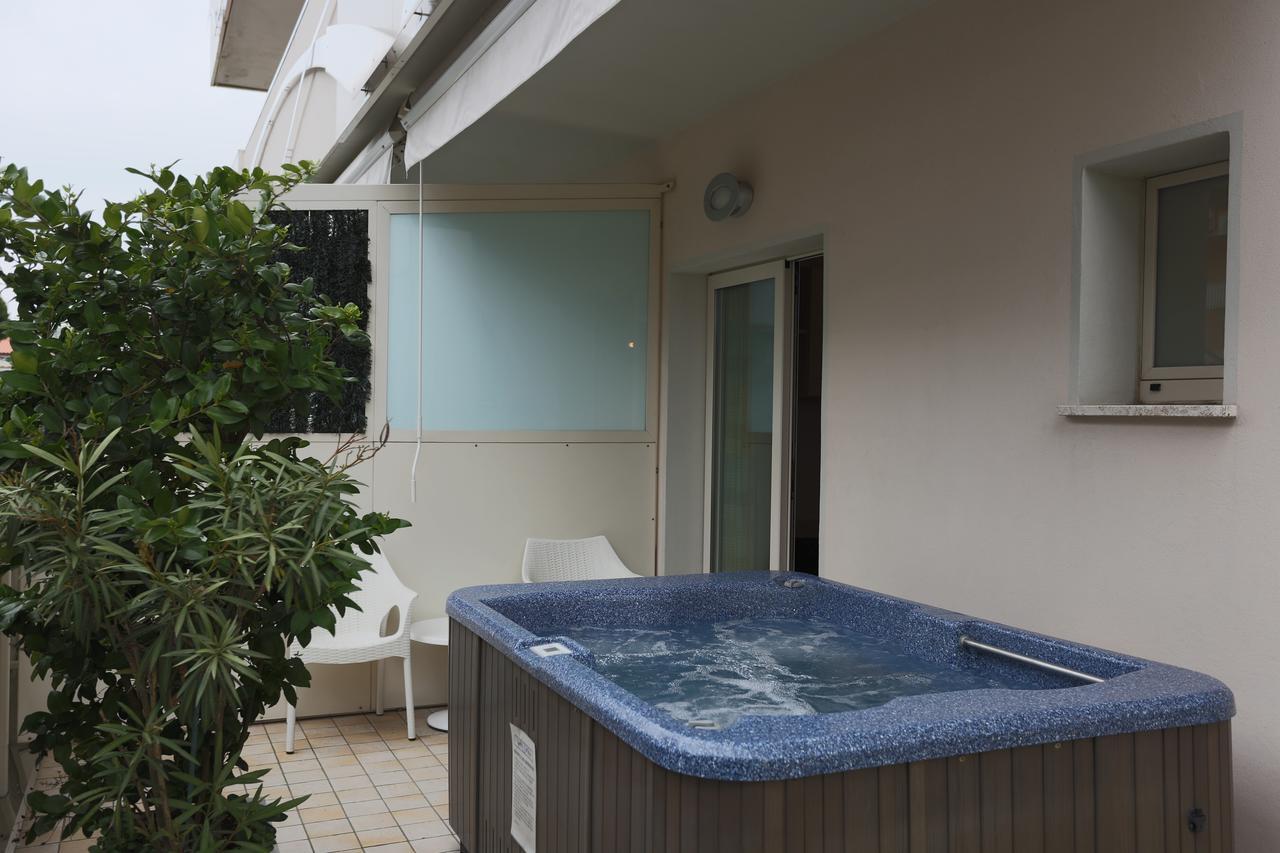 Hotel Caribia Pinarella Cervia Kültér fotó