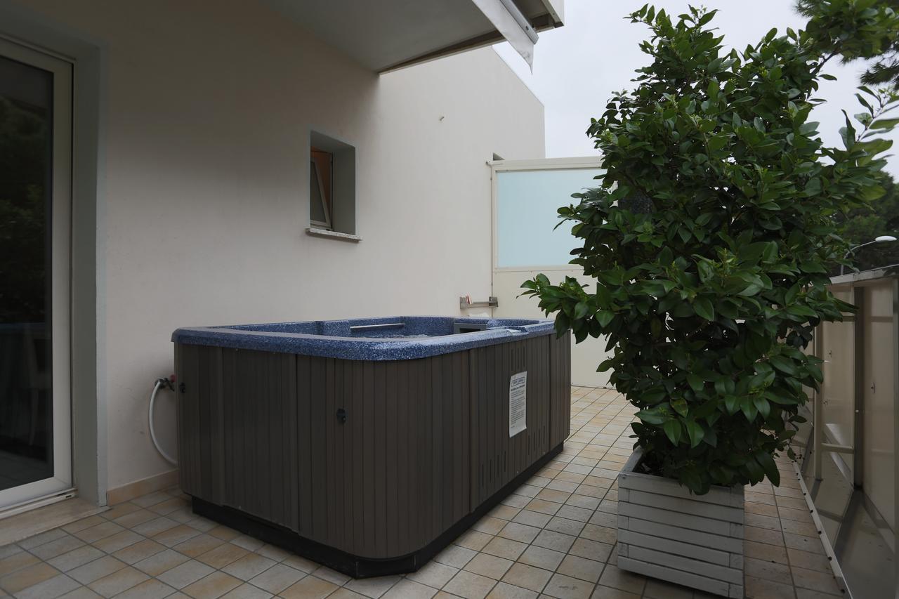 Hotel Caribia Pinarella Cervia Kültér fotó