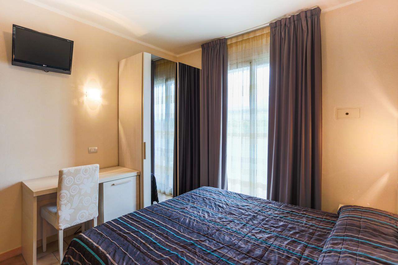 Hotel Caribia Pinarella Cervia Kültér fotó