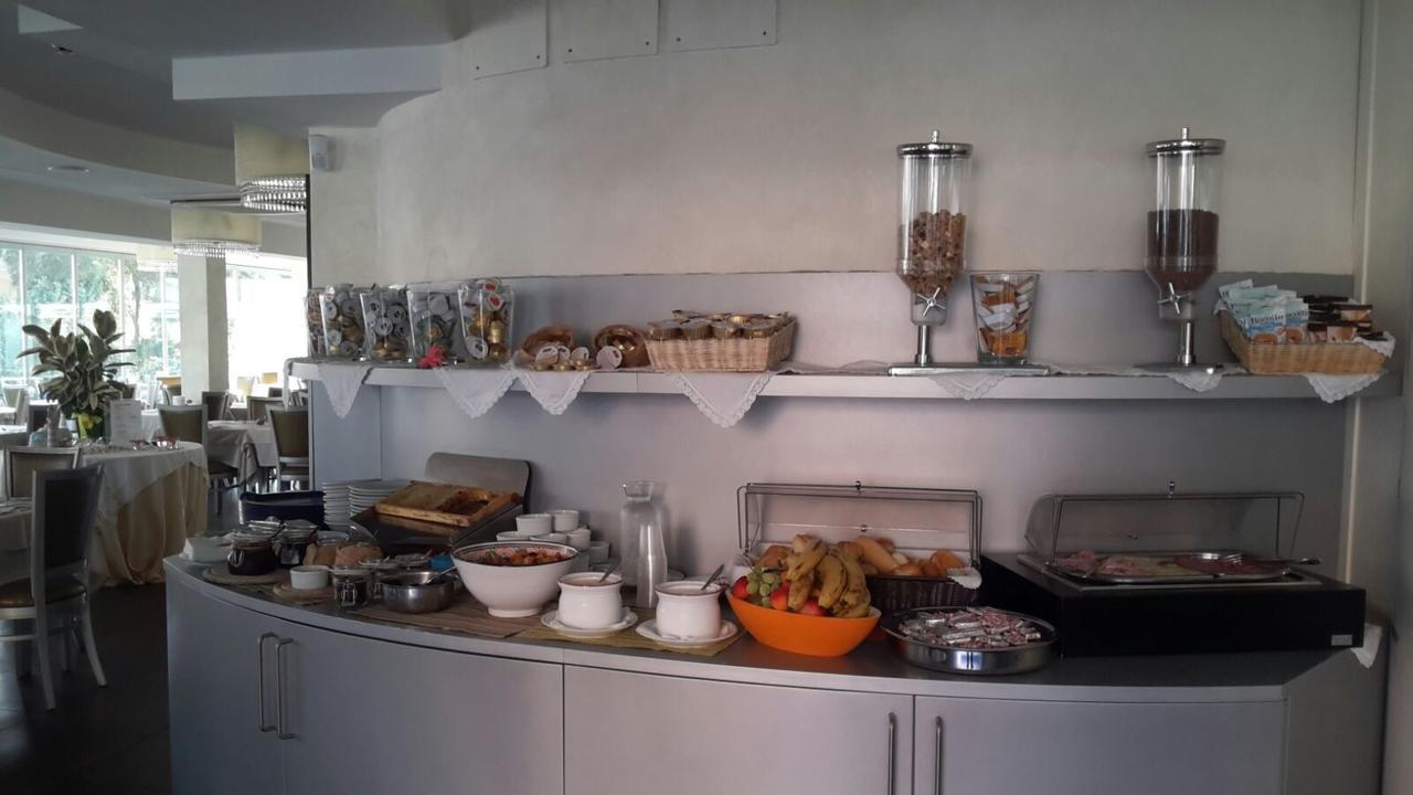 Hotel Caribia Pinarella Cervia Kültér fotó